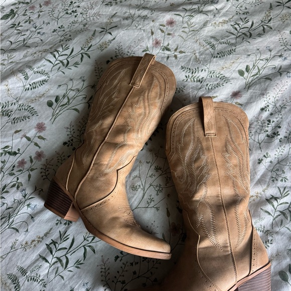 Tan Western-Style Women's Boots - Picture 3 of 6